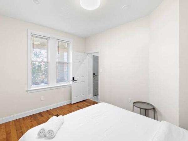 Newly Renovated Guest Rooms near Transportation : photo 3 de la chambre chambre double standard