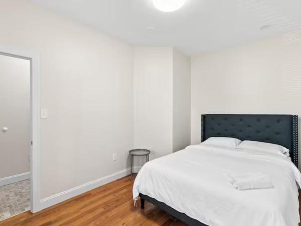Newly Renovated Guest Rooms near Transportation : photo 3 de la chambre chambre double standard