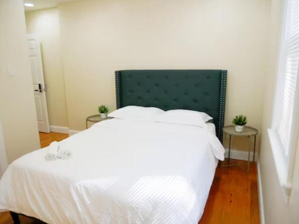 Newly Renovated Guest Rooms near Transportation : photo 4 de la chambre chambre double