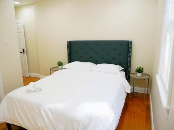 Newly Renovated Guest Rooms near Transportation : photo 1 de la chambre chambre double