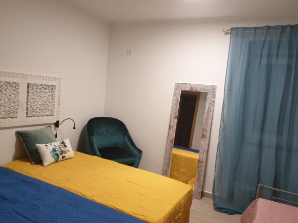 Lisbon Hostel Terminal 4 : photo 4 de la chambre chambre double avec lit d'appoint