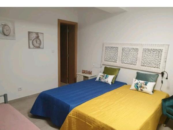 Lisbon Hostel Terminal 4 : photo 5 de la chambre chambre double avec lit d'appoint