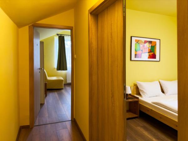 Írisz Panzió : photo 1 de la chambre chambre familiale