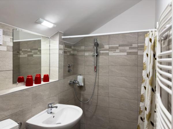 Írisz Panzió : photo 7 de la chambre chambre triple