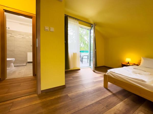 Írisz Panzió : photo 7 de la chambre chambre familiale avec terrasse