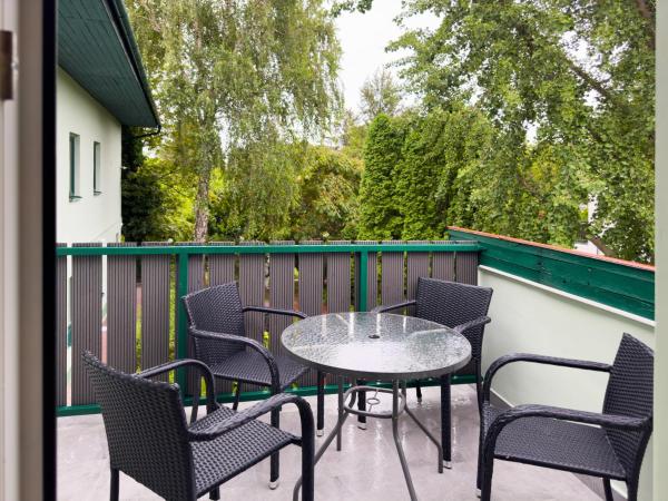 Írisz Panzió : photo 8 de la chambre chambre familiale avec terrasse