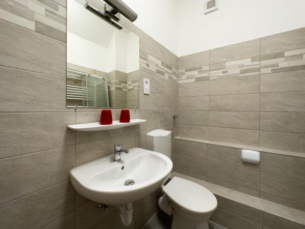 Írisz Panzió : photo 8 de la chambre chambre double avec 2 lits doubles