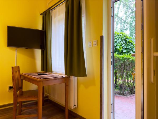 Írisz Panzió : photo 4 de la chambre chambre double avec 2 lits doubles