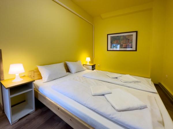 Írisz Panzió : photo 6 de la chambre chambre double avec 2 lits doubles