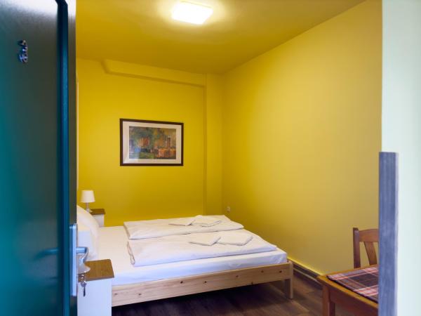 Írisz Panzió : photo 7 de la chambre chambre double avec 2 lits doubles