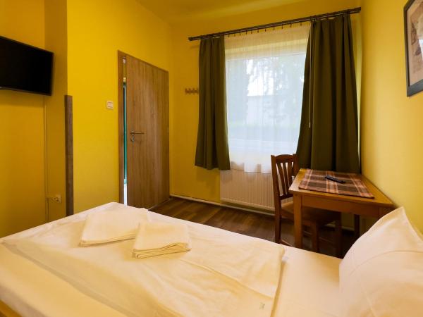 Írisz Panzió : photo 3 de la chambre chambre simple standard