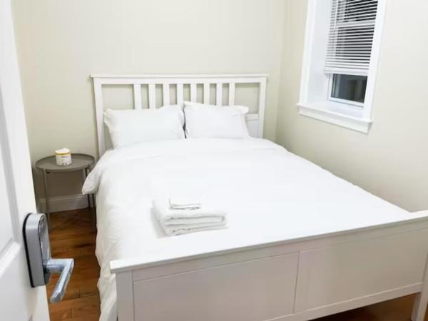 Newly Renovated Guest Rooms near Transportation : photo 2 de la chambre chambre lit queen-size 