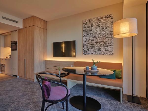 Adina Apartment Hotel Munich : photo 6 de la chambre studio avec balcon