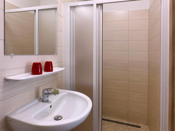 Írisz Panzió : photo 8 de la chambre chambre double avec lit d'appoint