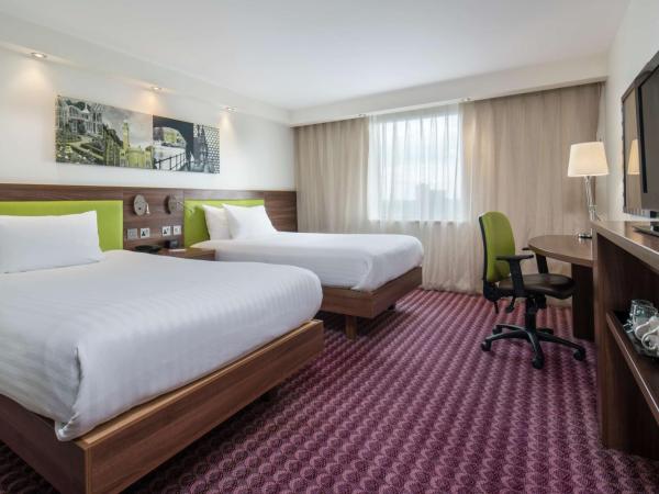 Hampton by Hilton Birmingham Broad Street : photo 5 de la chambre chambre familiale avec canapé-lit