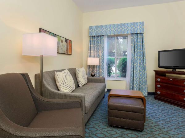 Homewood Suites Nashville Airport : photo 4 de la chambre one-bedroom suite with two double beds and bath tub - disability access