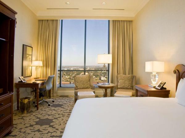 Hilton New Orleans Riverside : photo 1 de la chambre hébergement deluxe lit king-size