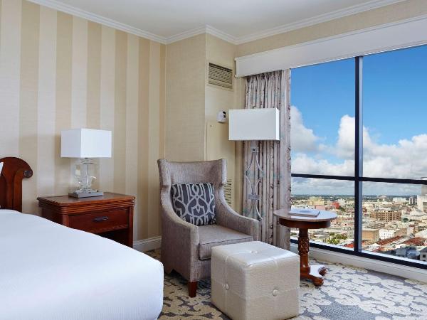 Hilton New Orleans Riverside : photo 1 de la chambre chambre lit king-size - vue sur ville