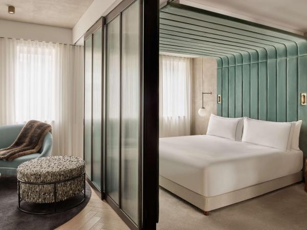 Canopy by Hilton London City : photo 2 de la chambre suite 1 chambre lit king-size