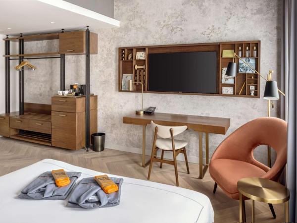 Canopy by Hilton London City : photo 1 de la chambre chambre lit queen-size