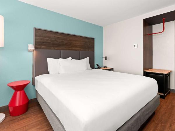 Tru By Hilton Portland Airport, Or : photo 1 de la chambre chambre lit king-size