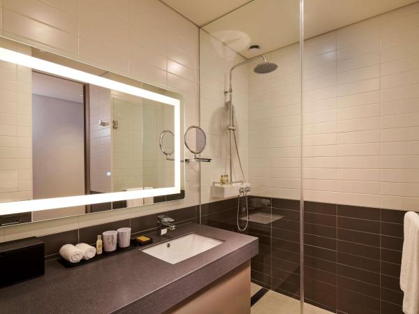 Hilton Garden Inn Seoul Gangnam : photo 3 de la chambre chambre lit king-size