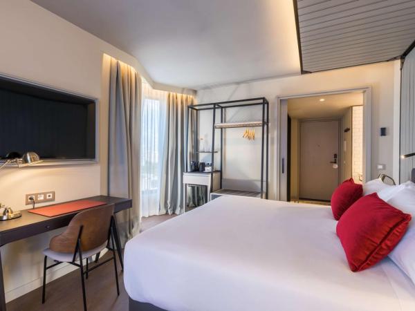 Canopy by Hilton Madrid Castellana : photo 1 de la chambre chambre d'angle lit king-size