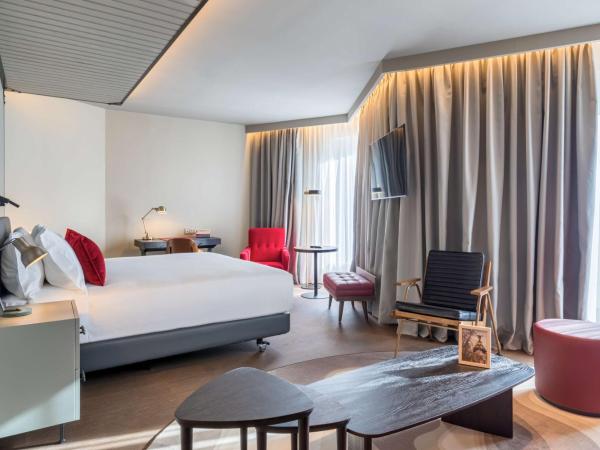 Canopy by Hilton Madrid Castellana : photo 1 de la chambre suite lit king-size junior premier