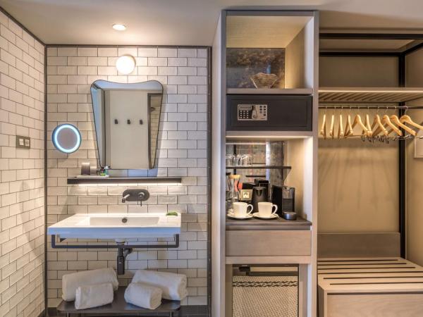 Canopy by Hilton Madrid Castellana : photo 4 de la chambre suite lit king-size junior premier