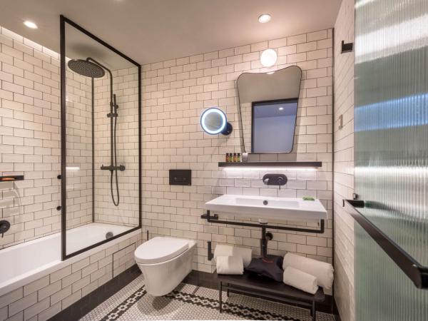 Canopy by Hilton Madrid Castellana : photo 4 de la chambre chambre double avec 2 lits doubles