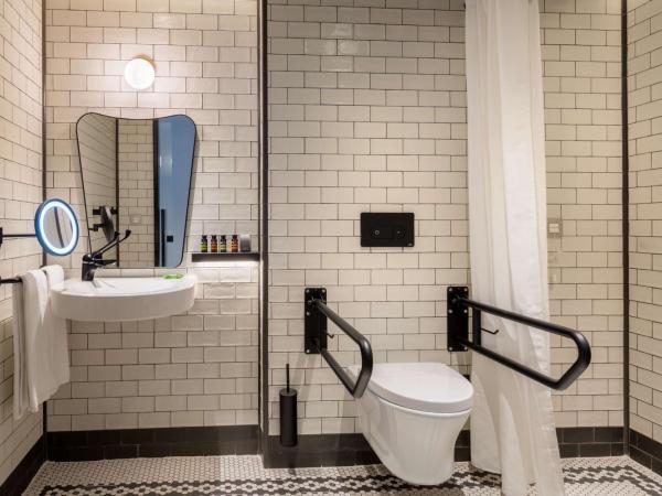 Canopy by Hilton Madrid Castellana : photo 4 de la chambre chambre lit queen-size - pour personnes à mobilité réduite