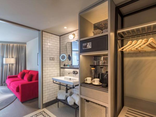 Canopy by Hilton Madrid Castellana : photo 3 de la chambre suite lit king-size junior premier