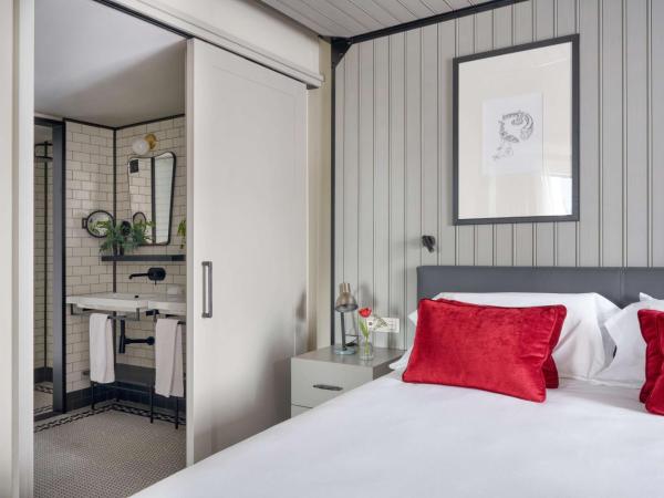 Canopy by Hilton Madrid Castellana : photo 2 de la chambre chambre lit king-size - vue sur ville