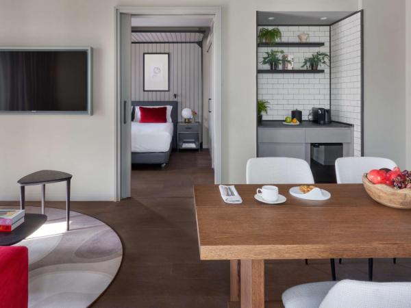 Canopy by Hilton Madrid Castellana : photo 2 de la chambre suite 1 chambre lit king-size