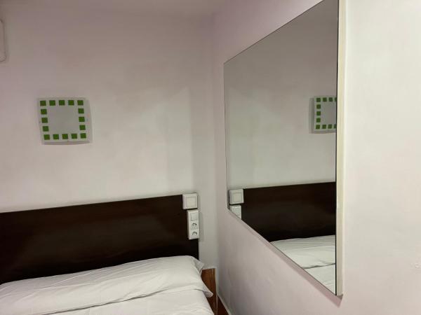 Hostal Las Vegas : photo 7 de la chambre chambre double