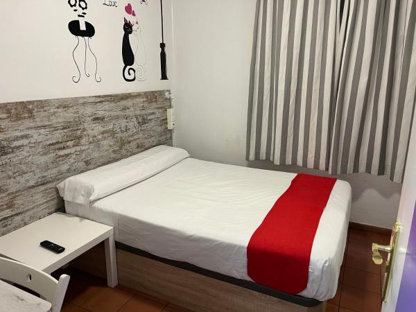 Casa de Huéspedes Almansa : photo 10 de la chambre chambre lit queen-size avec salle de bains commune