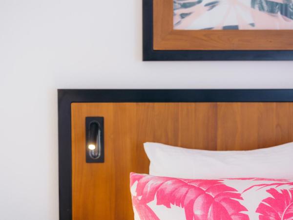 Ilima Hotel : photo 2 de la chambre studio lit king-size de luxe avec cuisine