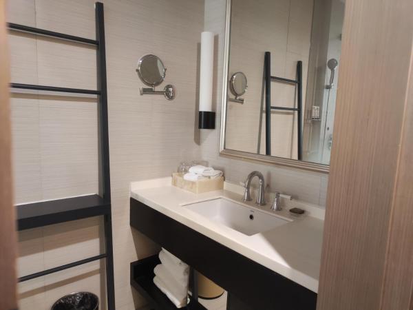 Golden Tulip Bund New Asia (The Former Jinjiang Metropolo Hotel Classiq Shanghai,Rock Bund) : photo 4 de la chambre chambre lit king-size avec canapé-lit