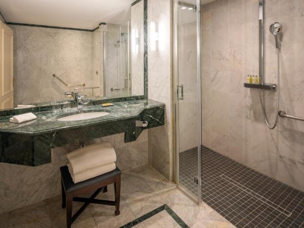 Hilton Brussels Grand Place : photo 7 de la chambre chambre lit king-size - accessible aux personnes à mobilité réduite