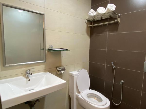 Al Amin Muslim Friendly Hotel : photo 3 de la chambre chambre triple avec salle de bains privative