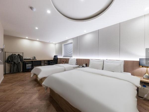 Jamsil Tomgi Hotel : photo 7 de la chambre suite lits jumeaux