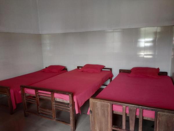 Sarigama Tourist Home : photo 1 de la chambre chambre familiale avec balcon