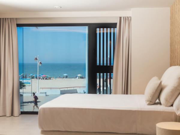 Apartamentos Playa Victoria : photo 1 de la chambre studio avec vue sur mer