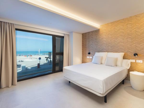 Apartamentos Playa Victoria : photo 6 de la chambre studio avec vue sur mer