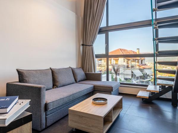 CITY HILL Luxury Apartments : photo 8 de la chambre suite junior – vue sur montagne