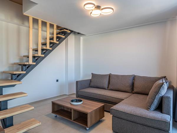 CITY HILL Luxury Apartments : photo 6 de la chambre suite junior avec balcon