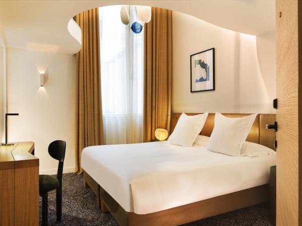 Hotel Marignan Champs-Elysées : photo 5 de la chambre chambre familiale