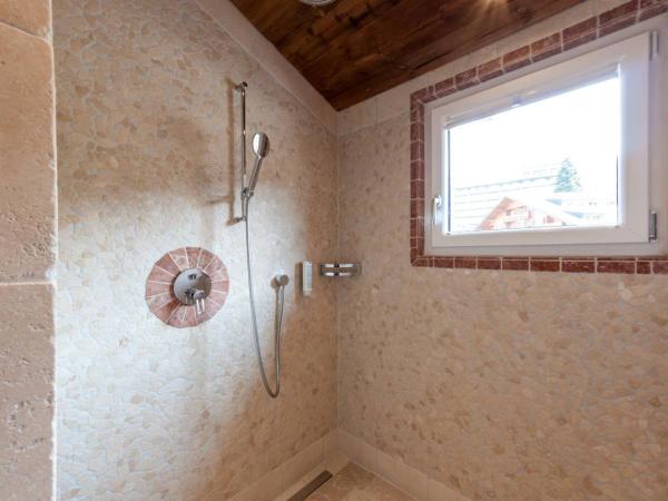 Alpe Fleurie Hôtel & Restaurant : photo 9 de la chambre chambre double ou lits jumeaux avec balcon