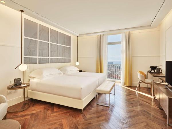 The Britannique Hotel Naples, Curio Collection By Hilton : photo 1 de la chambre chambre lits jumeaux deluxe - vue sur mer