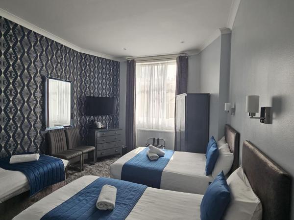 Mentone Hotel : photo 3 de la chambre chambre quadruple avec salle de bains privative